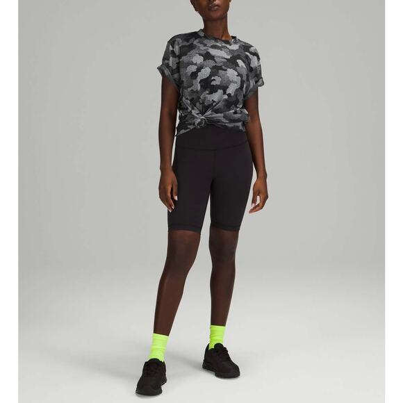 LULULEMON All Yours Short Sleeve Training Tee Womens 8 Black Gray Camo Print - Picture 16 of 16